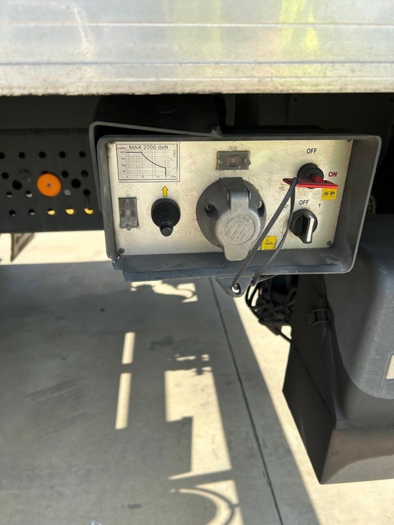 2018 Mercedes-Benz Actros 2535 M-cab 14 Pallet Rigid fiberglass body with tail lift 