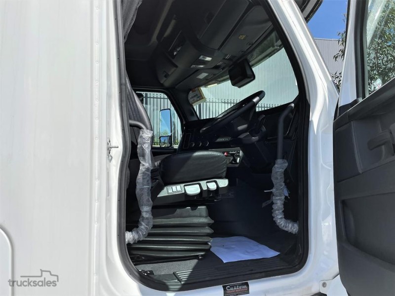 2025 Freightliner Cascadia 126 