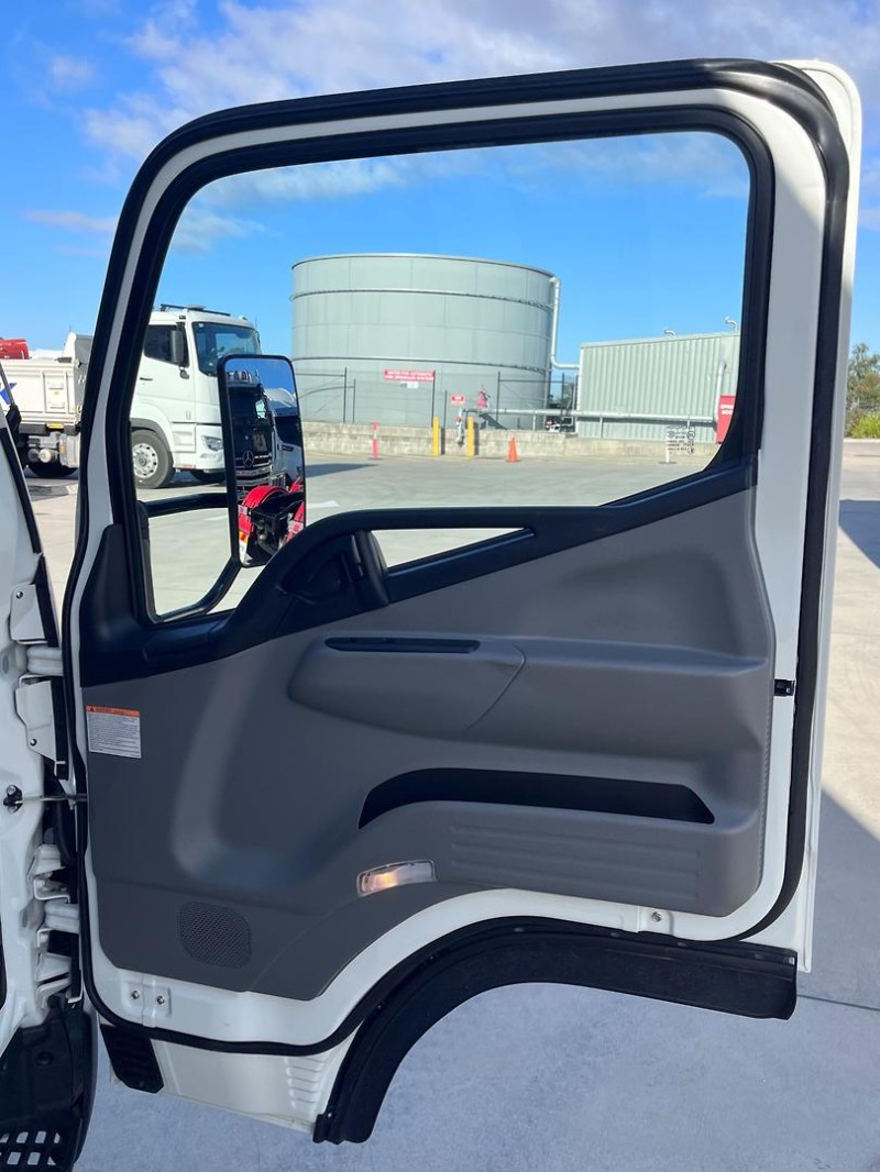 2025 Fuso Canter 515 PANTECH AND LOADER 