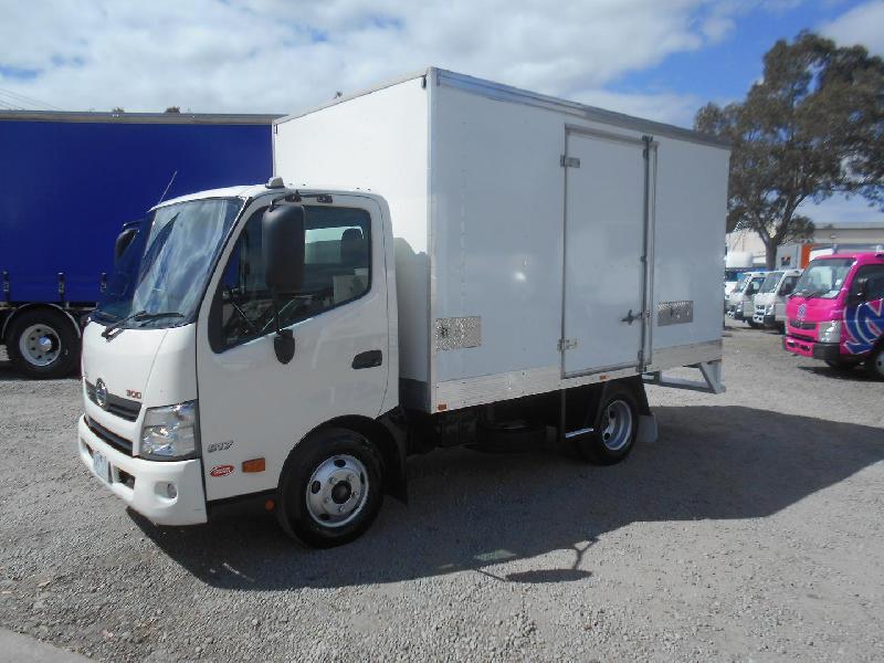 2012 Hino 300 617 