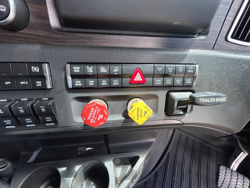 2021 Freightliner Cascadia 126 36 XT bunk 