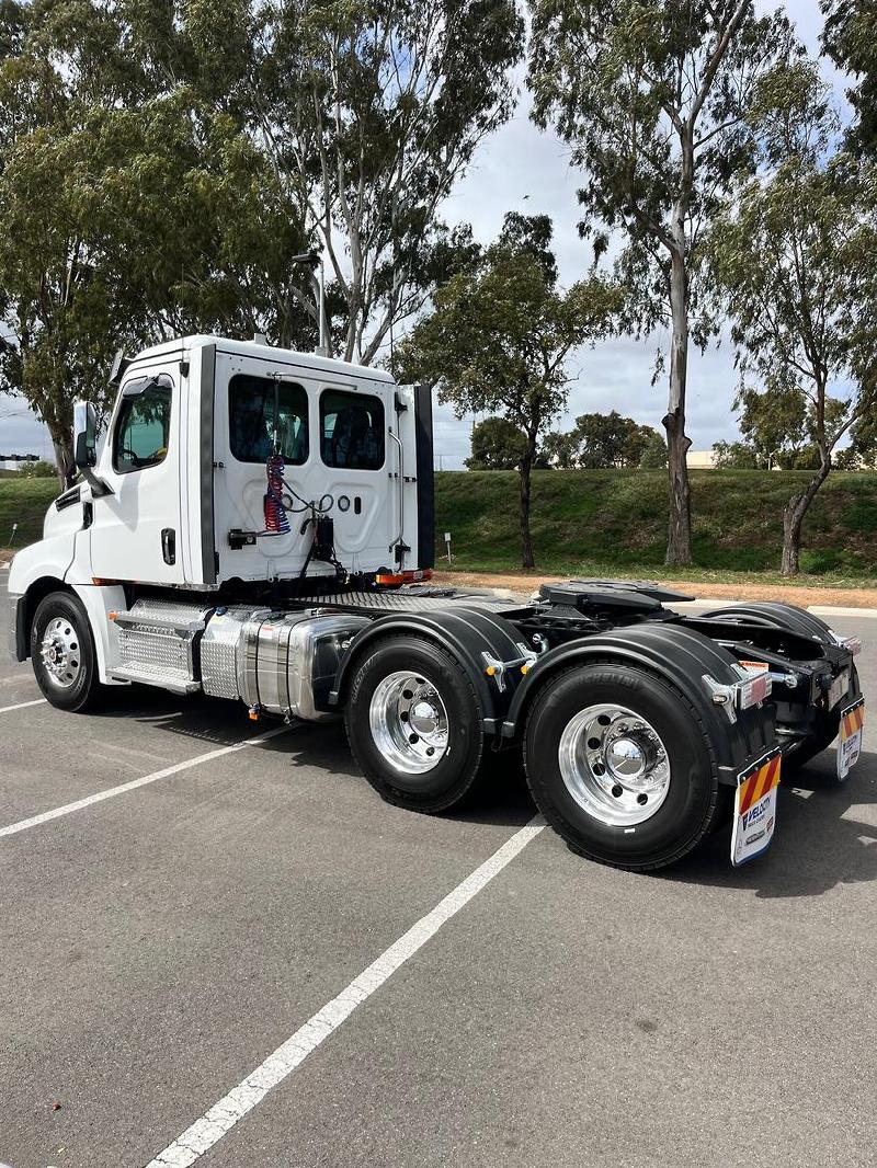 2024 Freightliner Cascadia 126
