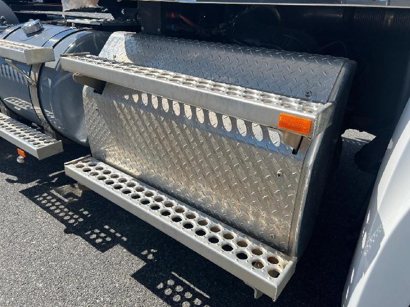 2024 Freightliner Cascadia 126 2024 Compliance Plated 