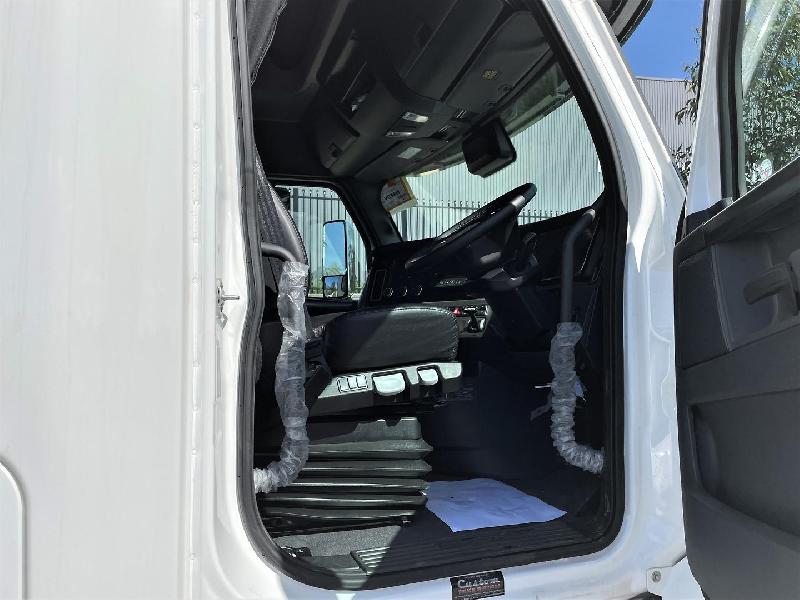 2025 Freightliner Cascadia 126 