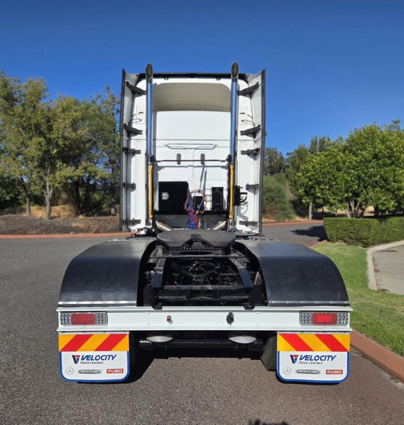 2021 Freightliner Cascadia AS HIGHROOF 6X4 PRIME MOVER 