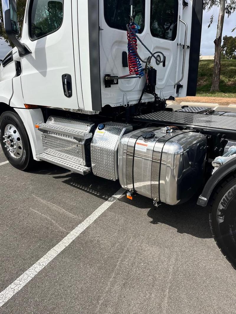 2024 Freightliner Cascadia 126