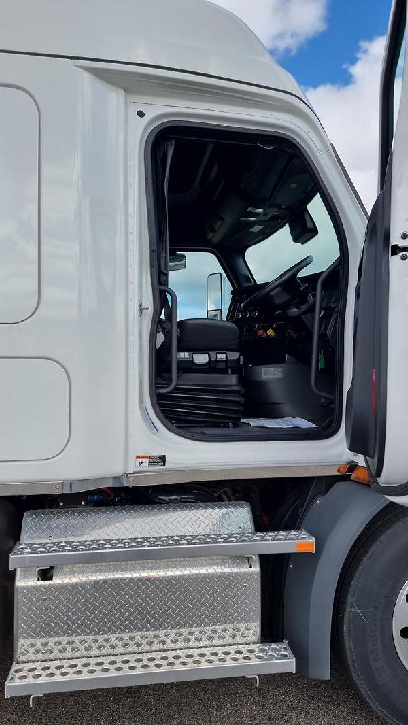 2024 Freightliner Cascadia 116 