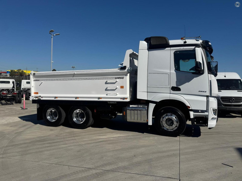 Velocity Truck Centers Australia