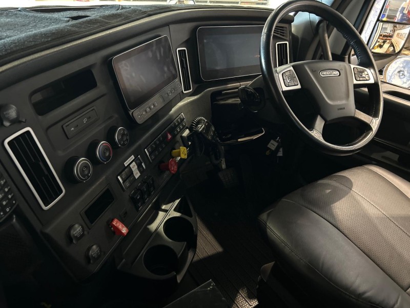 2022 Freightliner Cascadia 126 Day Cab 