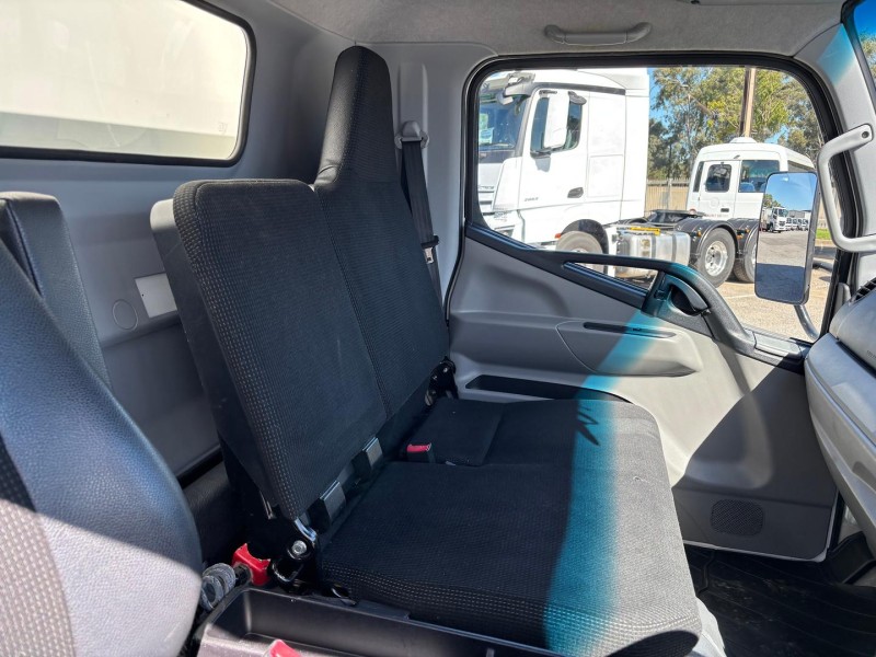 2020 Fuso Canter 515 Pantech with tuckaway tailgate lifter 