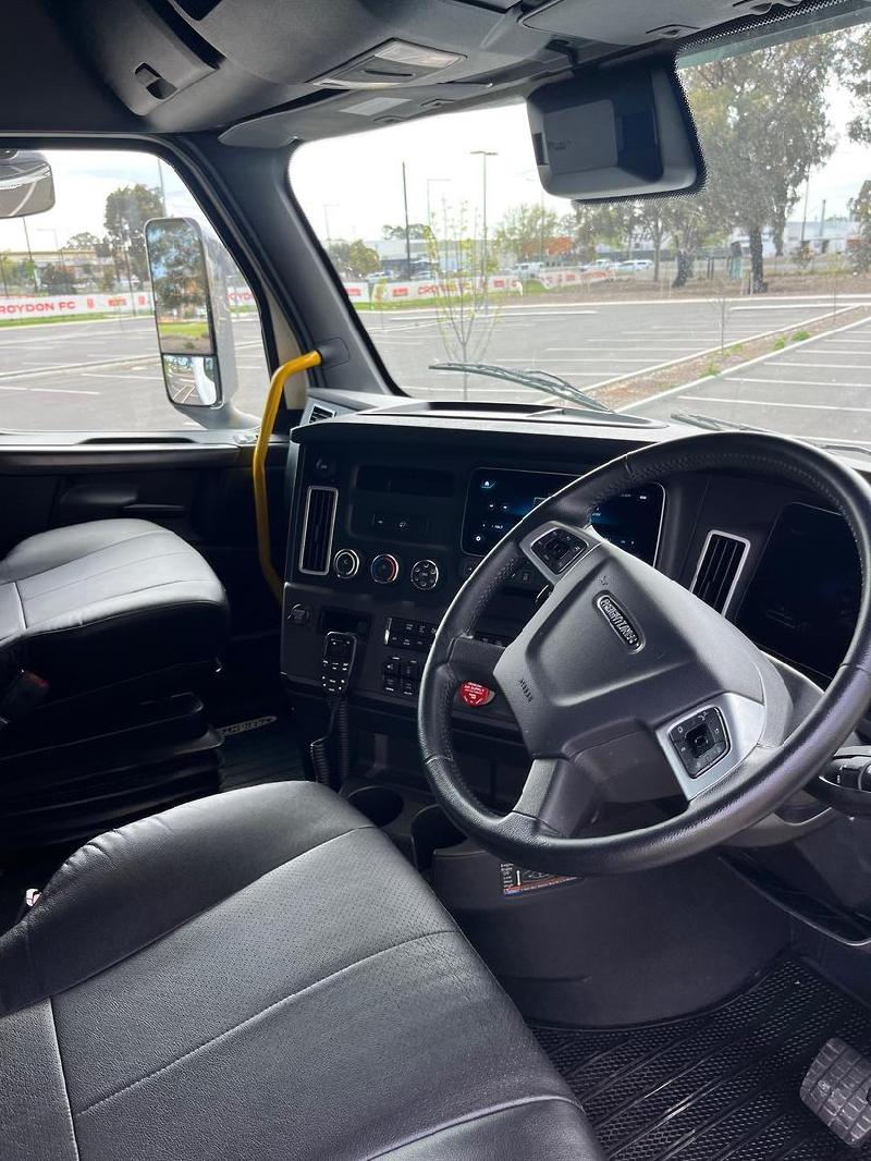 2024 Freightliner Cascadia 126