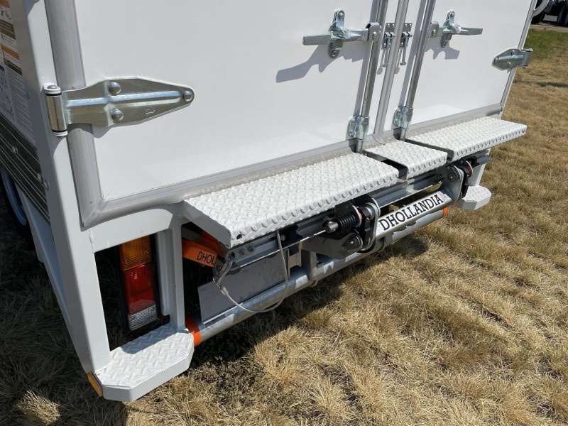 2025 Fuso Canter 515 Factory Metallic Silver 