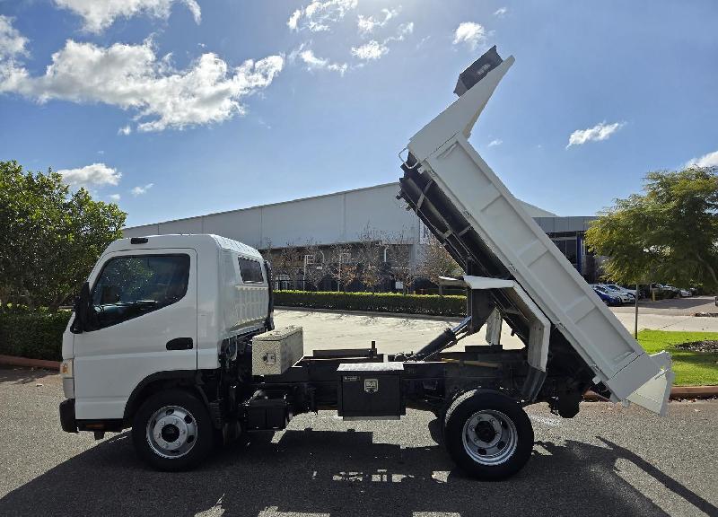 2017 Fuso CANTER 615 