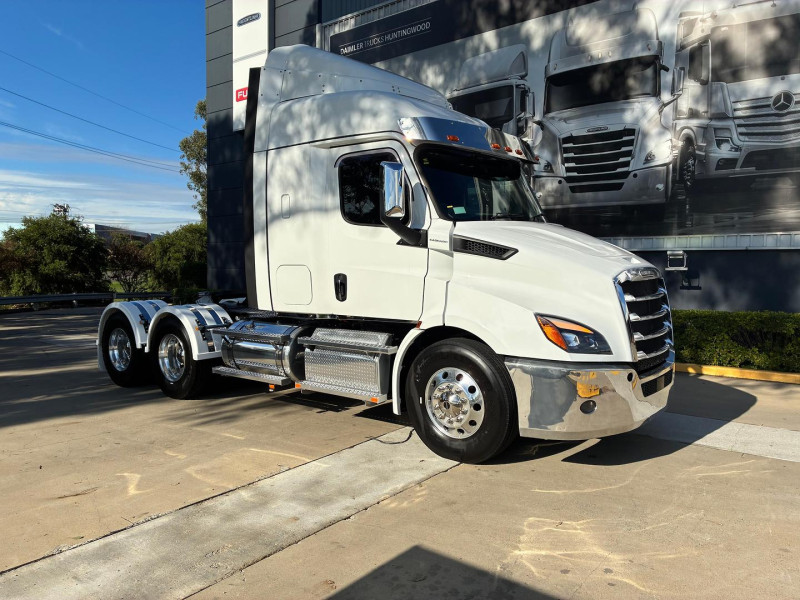 2024 Freightliner Cascadia 116 116 Cascadia 36 Inch Sleeper