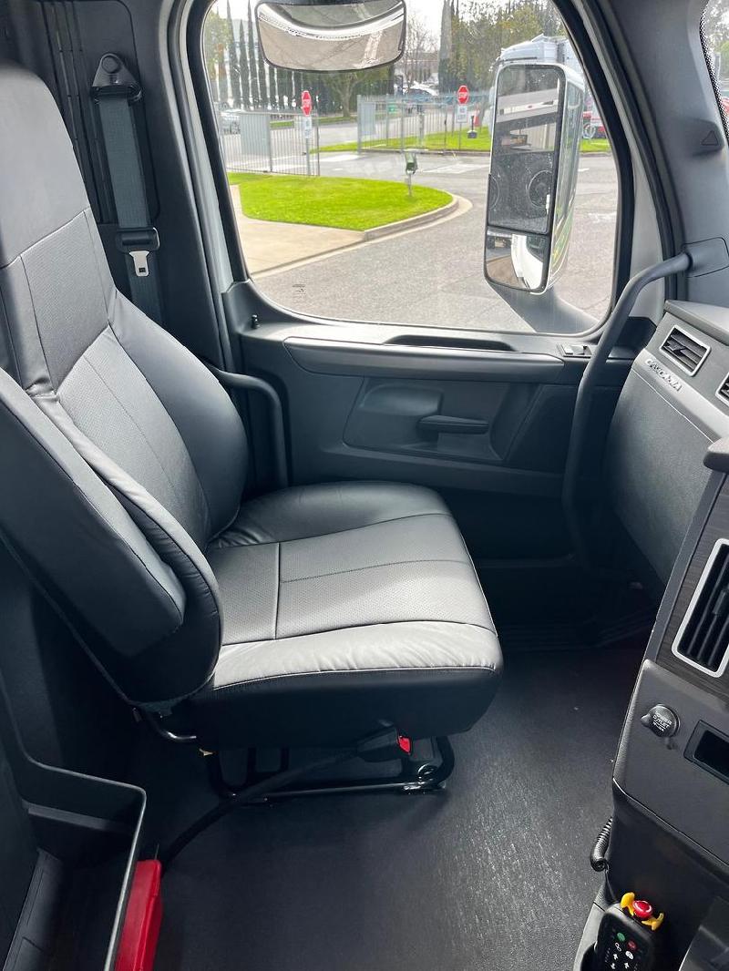 2024 Freightliner Cascadia 116 Tipper 