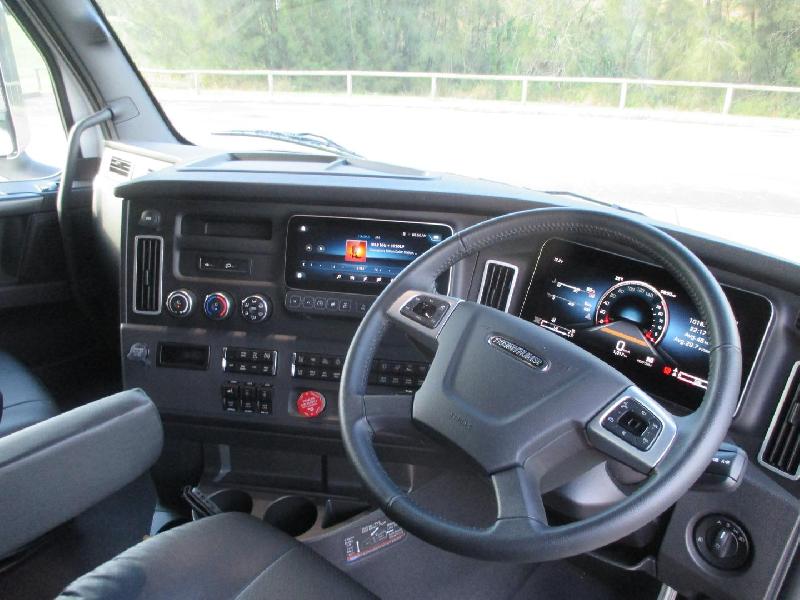 2024 Freightliner Cascadia 126 