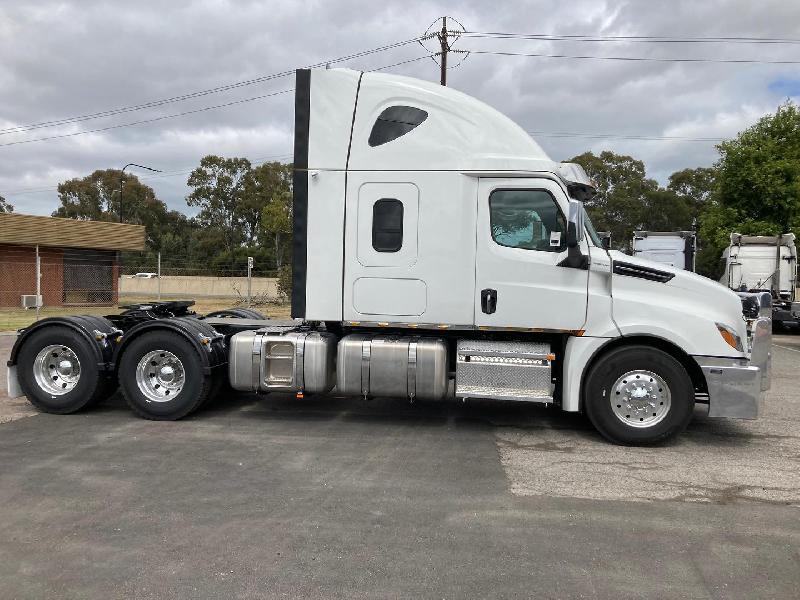 2023 Freightliner Cascadia 126 