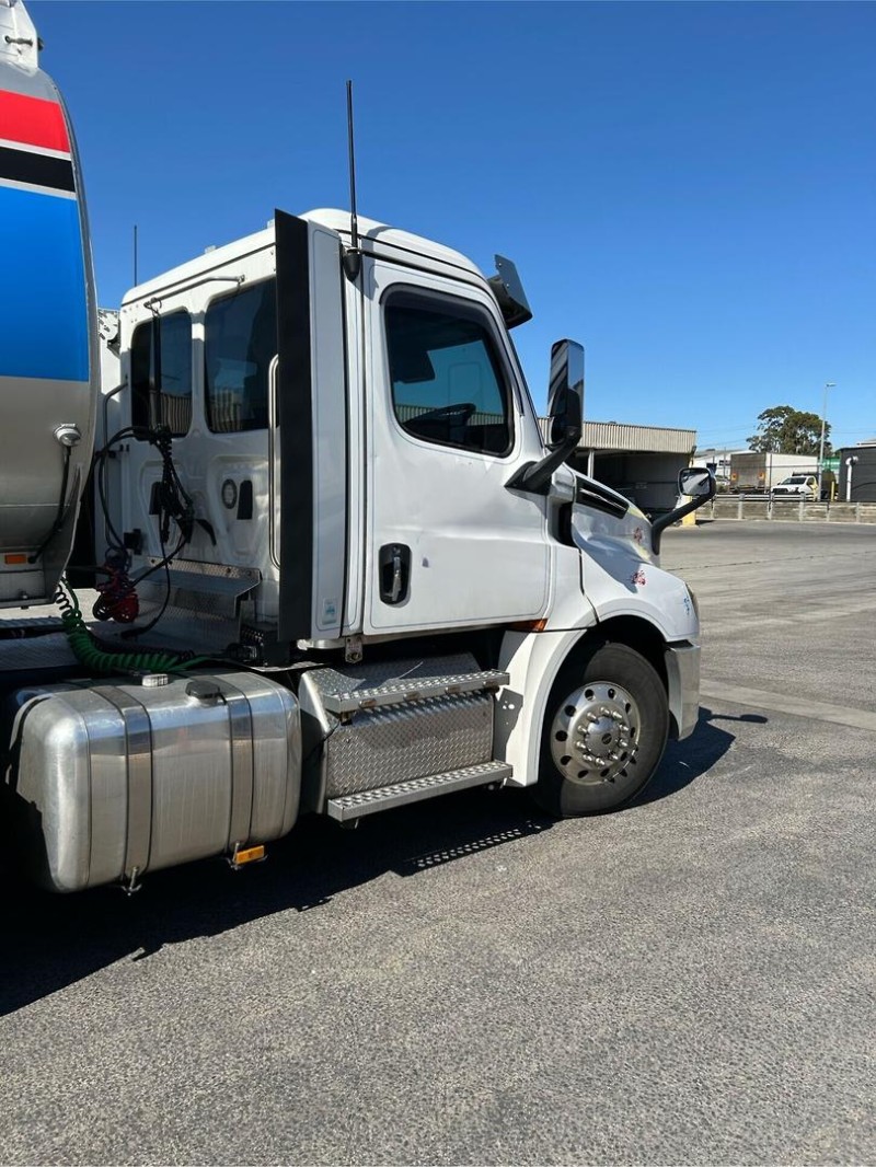 2022 Freightliner Cascadia 116 Day Cab 
