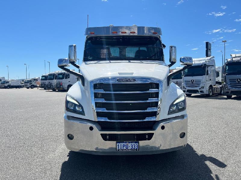 2024 Freightliner Cascadia 126 2024 Compliance Plated 