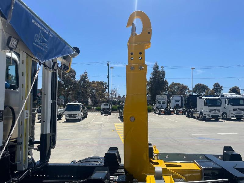 2024 Fuso Shogun FS76 460 8x4 Palfinger Hook Lift 