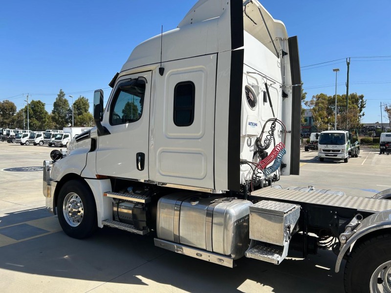2022 Freightliner Cascadia 126 126 48 Bunk 
