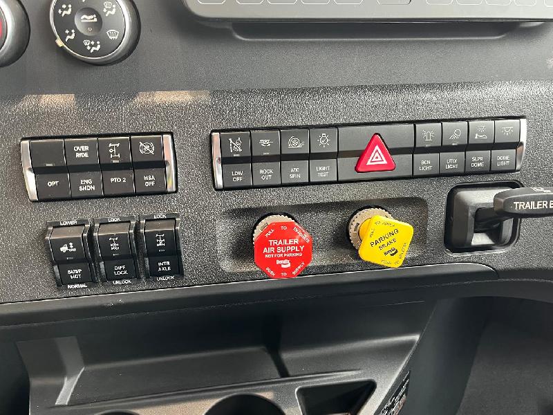 2025 Freightliner Cascadia 126 