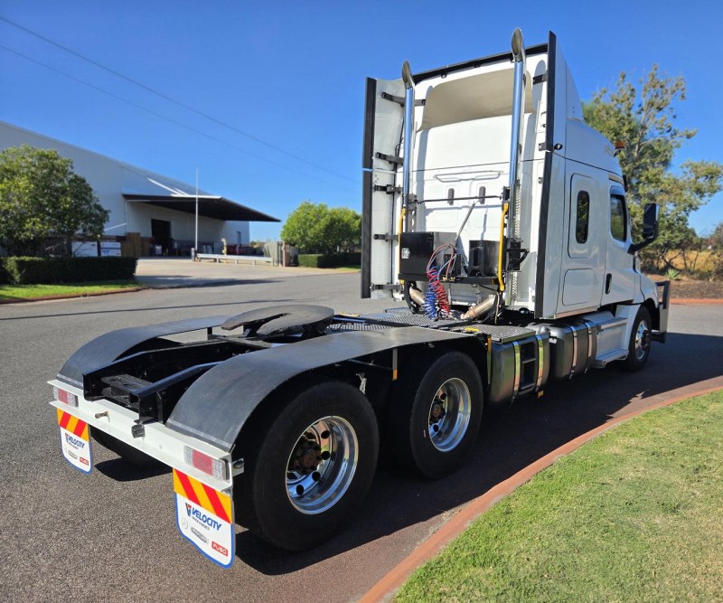 2021 Freightliner Cascadia AS HIGHROOF 6X4 PRIME MOVER 