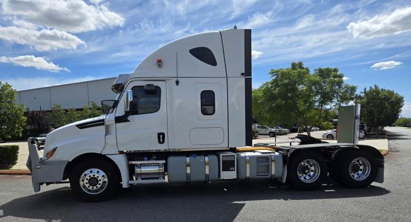 2021 Freightliner Cascadia 126 