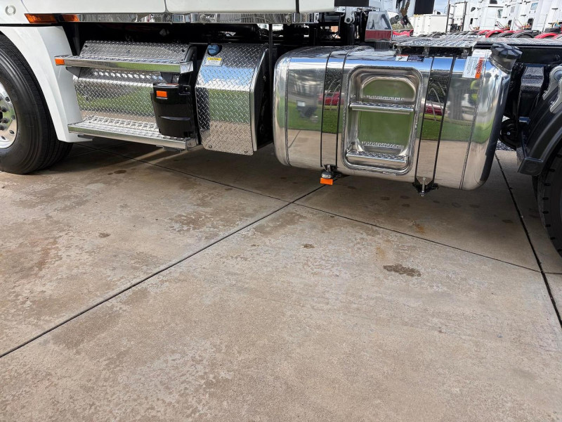 2024 Freightliner Cascadia 126 36 inch Sleeper 