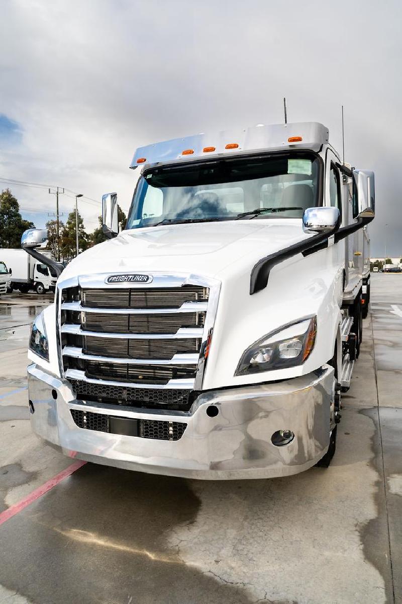 2024 Freightliner Cascadia 