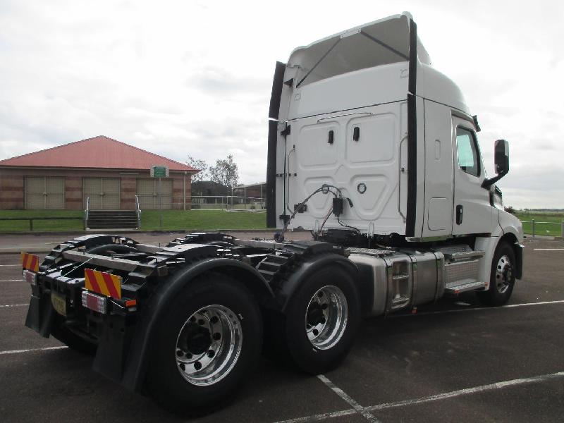 2024 Freightliner Cascadia 126 