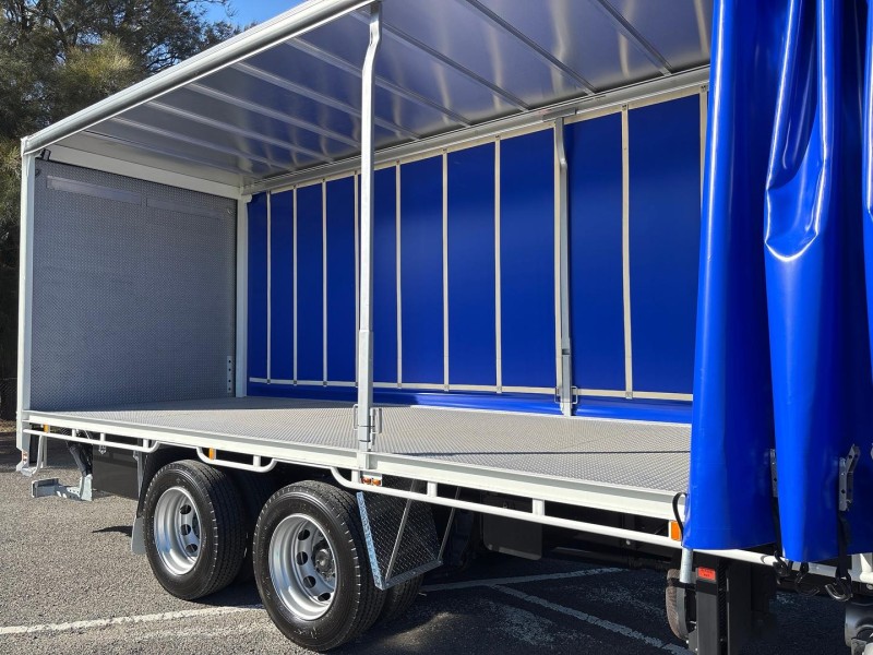 2025 Fuso Fighter 2427 TAUTLINER 