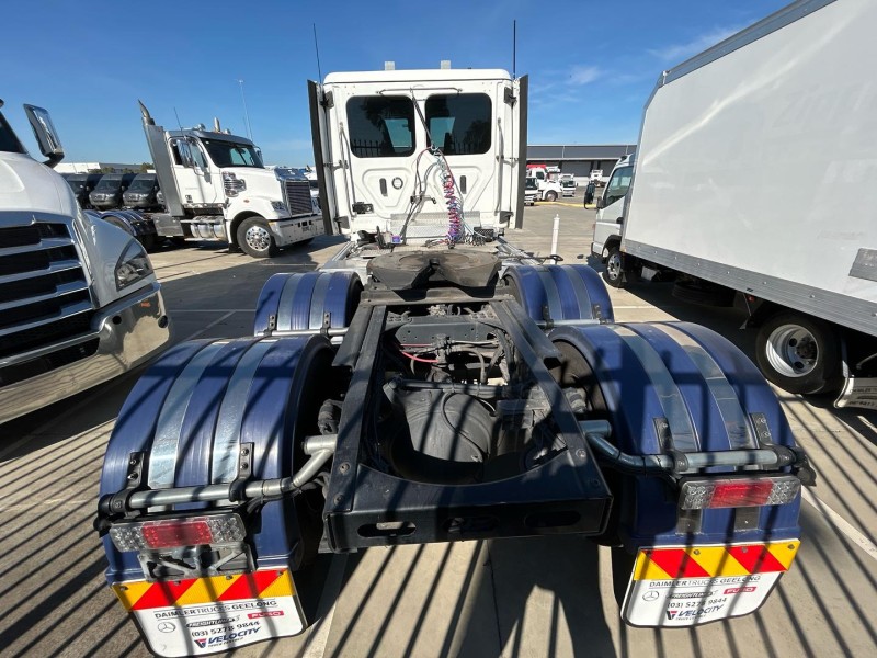 2022 Freightliner Cascadia 116 Day Cab 