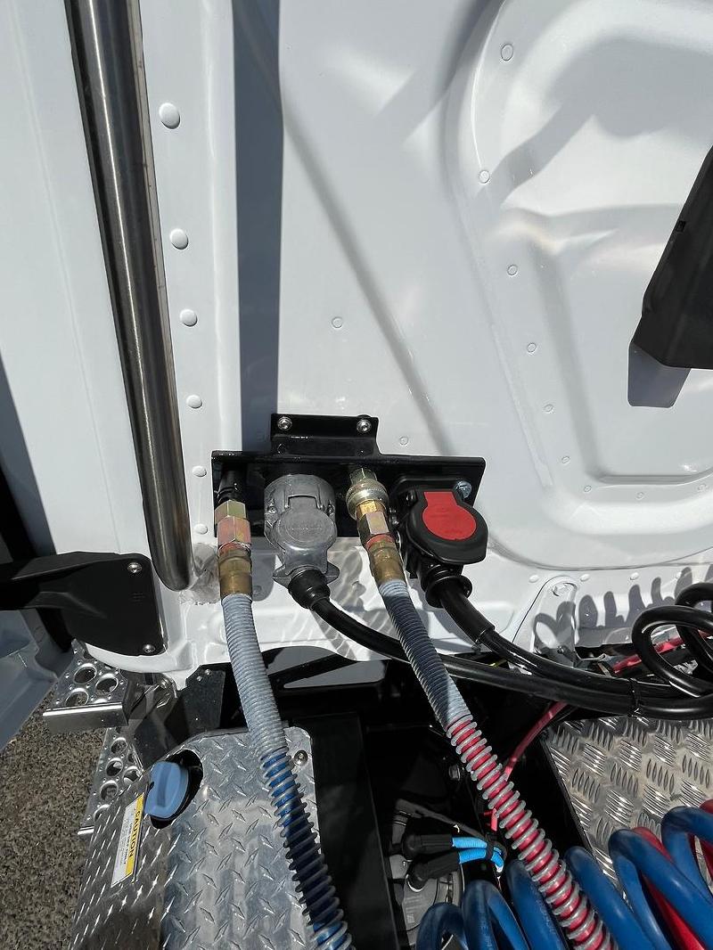 2023 Freightliner Cascadia 126 Ex Demo 