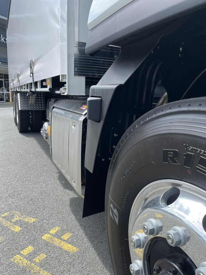 2026 Fuso Shogun FV84 400 Curtainsider 8700mml with a 3T DHollandia Tailgate 