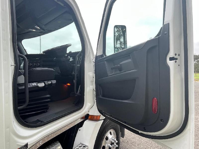 2023 Freightliner Cascadia 116 Need a truck asap we have one ready to go 