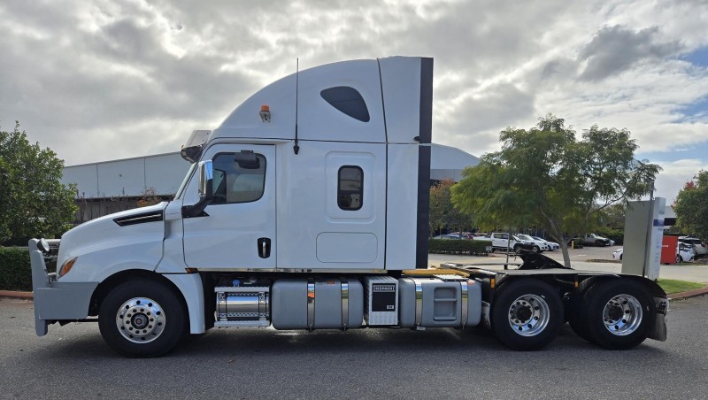 2021 Freightliner Cascadia 126 126 