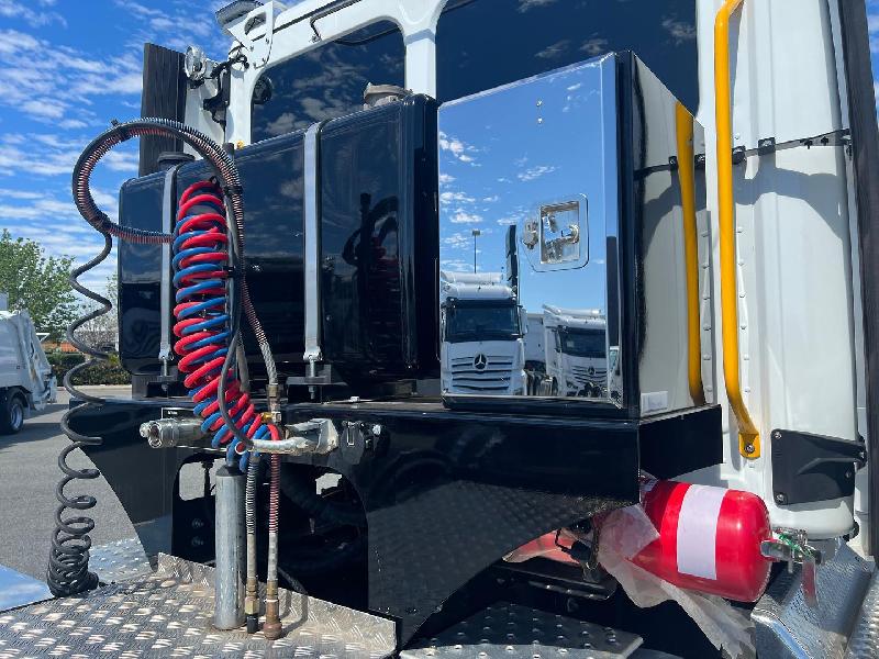2024 Freightliner Cascadia 126 2024 Compliance Plated 