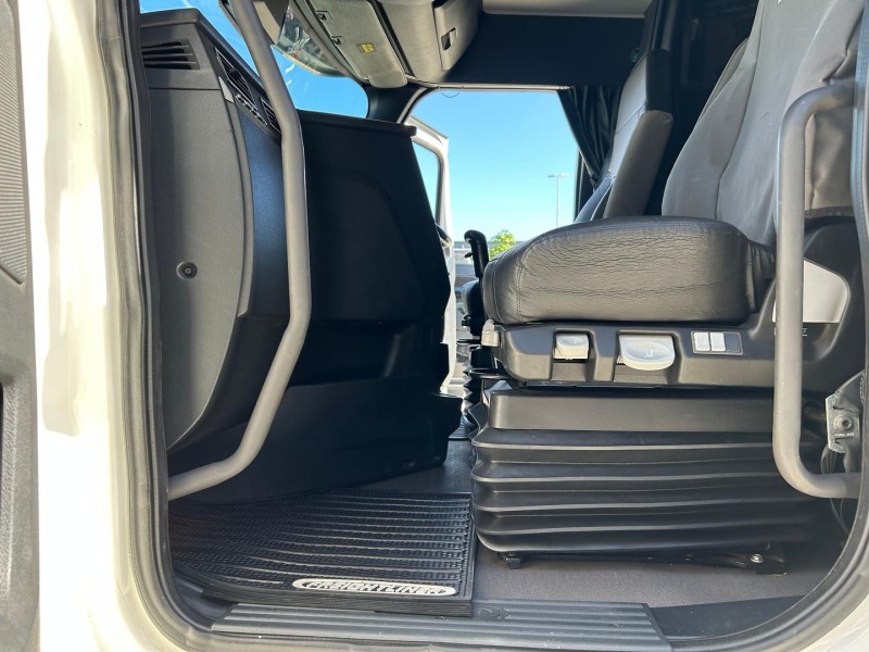 2021 Freightliner Cascadia 126 126 