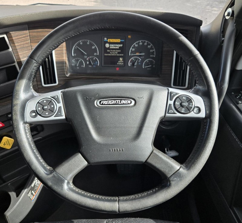 2021 Freightliner Cascadia 126 126 