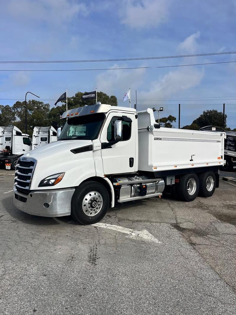 2024 Freightliner Cascadia 116 Tipper 