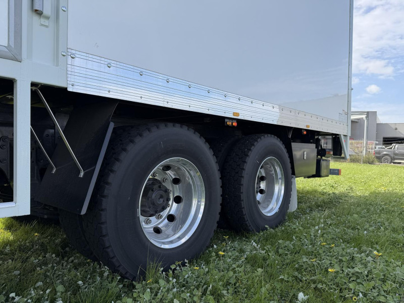 2025 Fuso Shogun FV84 400 14 Pallet Pantech with Tailgate 