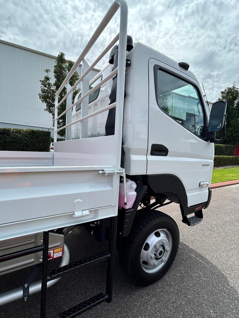 2025 Fuso Canter 4x4 Traytop 