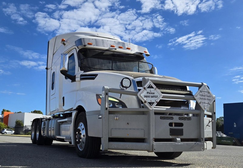 2020 Freightliner Cascadia INTEGRATED SINGLE SLEEPER 