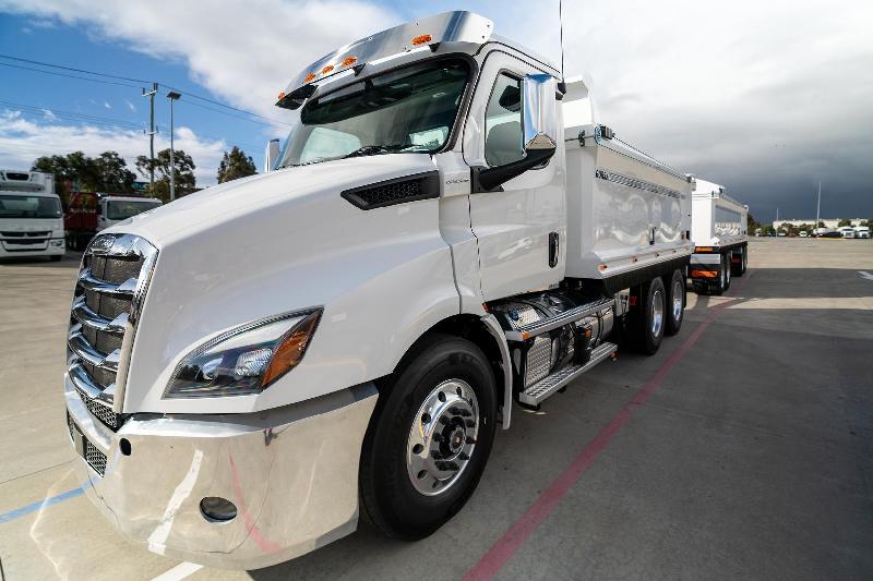 2023 Freightliner Cascadia 116 Tipper 