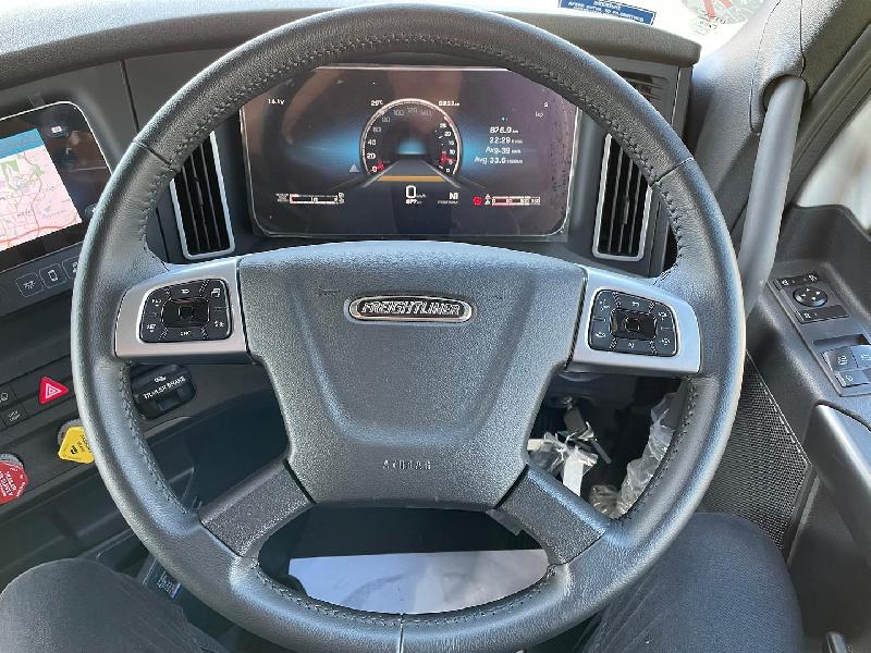 2025 Freightliner Cascadia 126 