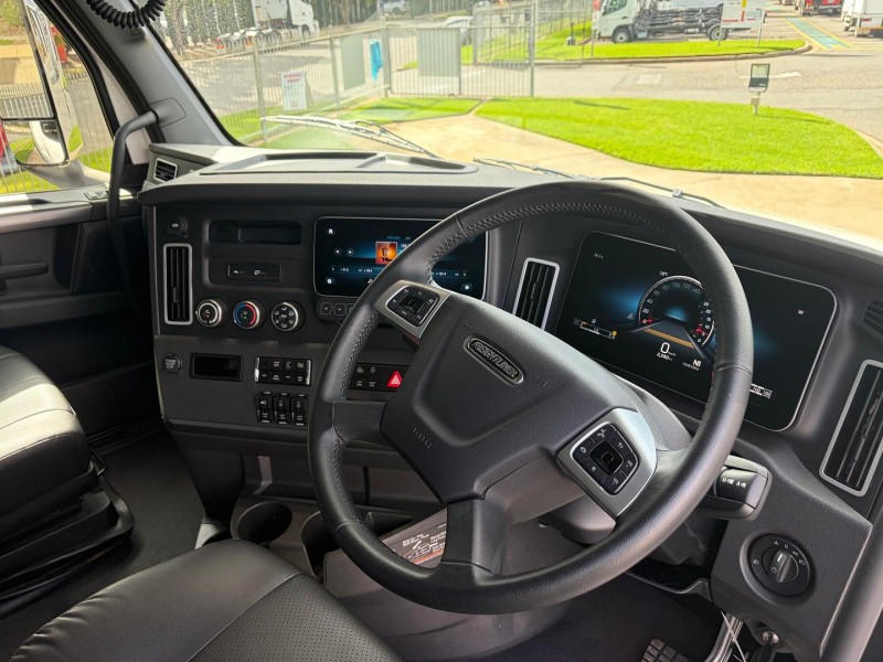 2025 Freightliner Cascadia 126 