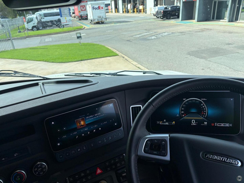 2024 Freightliner Cascadia 126 36 inch Sleeper 