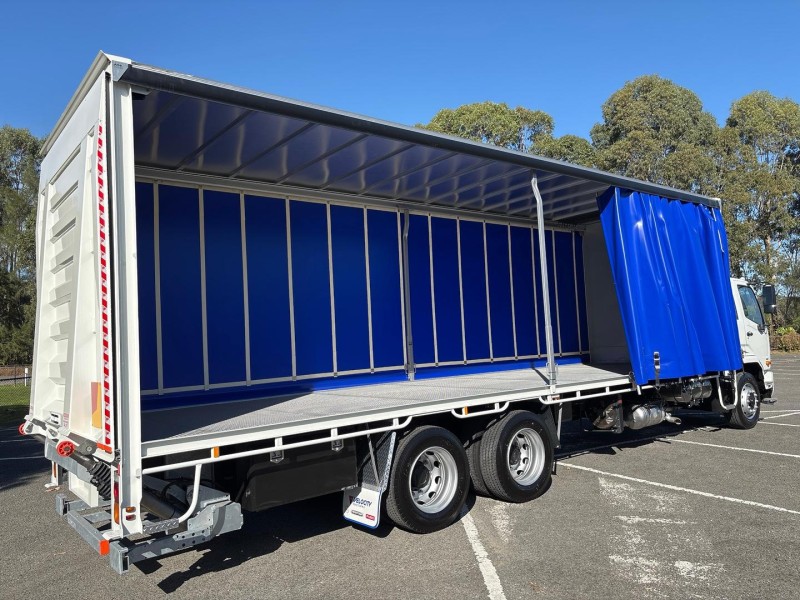 2025 Fuso Fighter 2427 TAUTLINER 