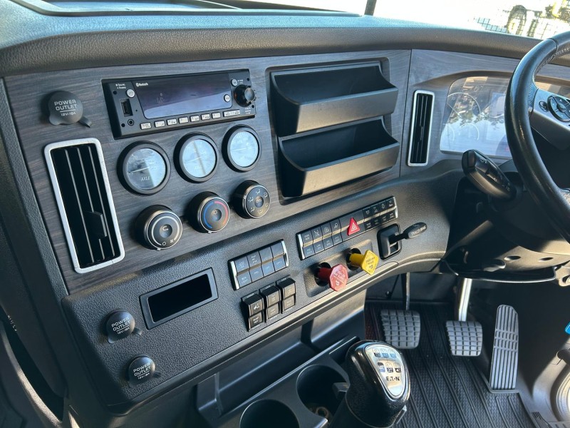 2021 Freightliner Cascadia 126 126 